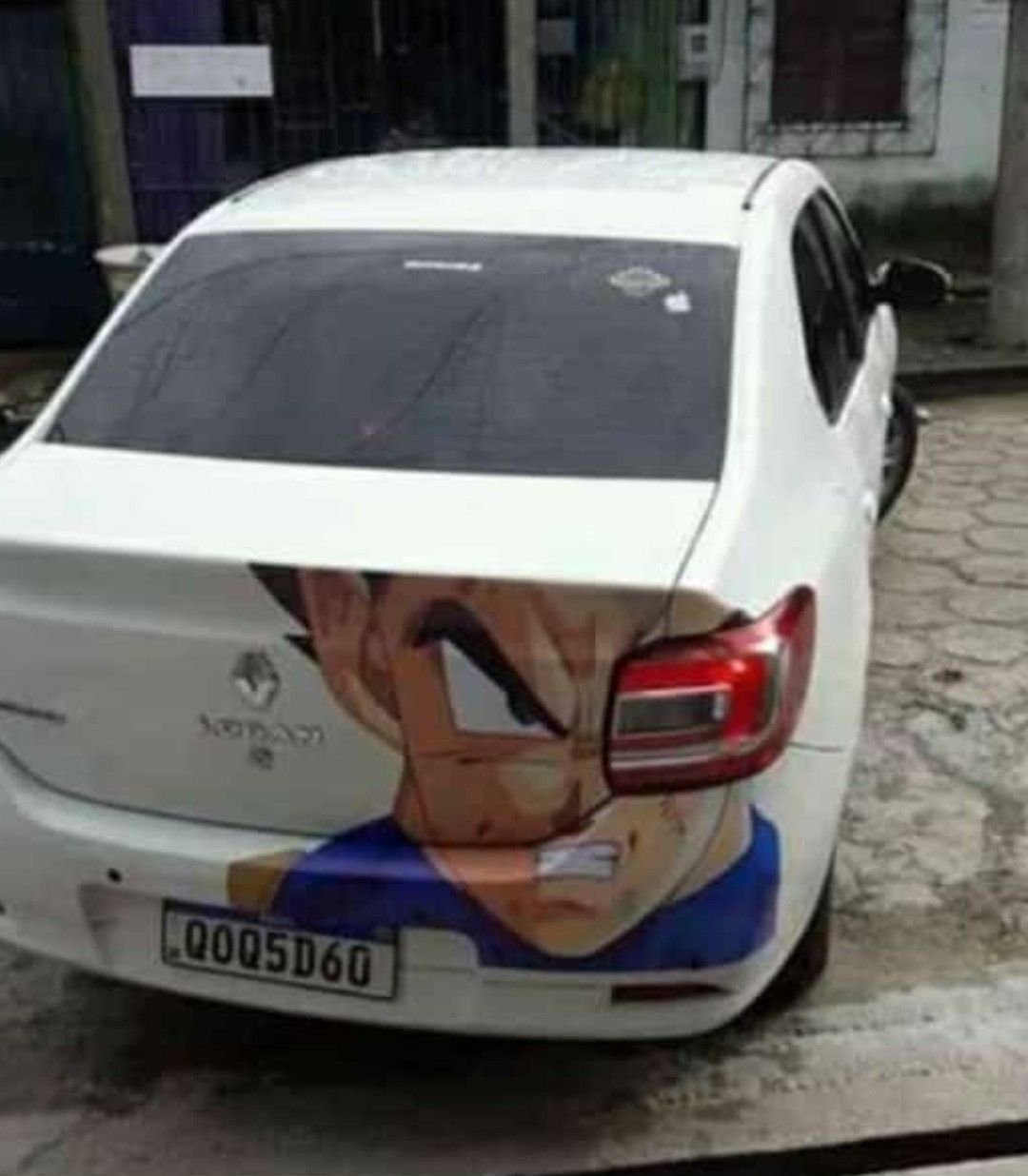 Renault Logan con arte personalizado